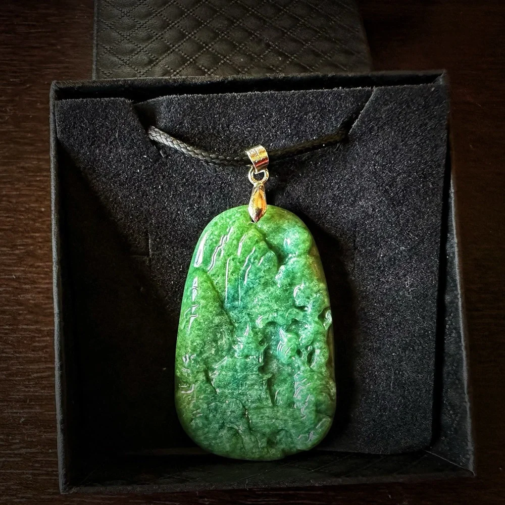 Elegant Green jade Necklace - Picture 1 of 2